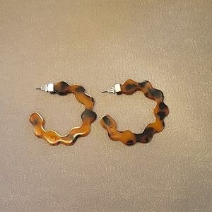 ⭐ 2/$10 or 3/$12 Zenzii lucite tortoise shell hoop earrings
